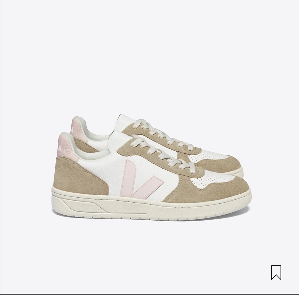 Veja Women's Sneakers - White and Tan